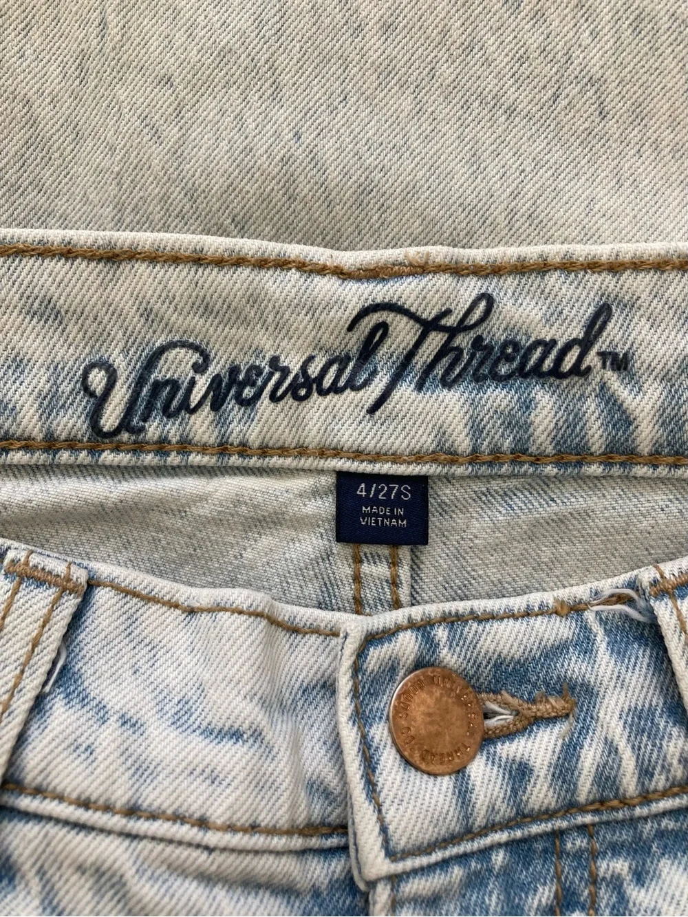 Universal Thread Vintage Straight Light Blue Acid Washed High-Rise Jeans